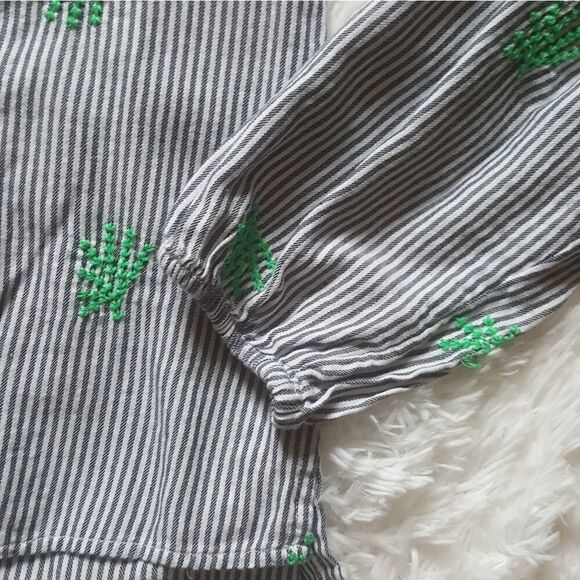 Crown and Ivy blue and white striped with green embroidery button down top Sz XS - Picture 5 of 7